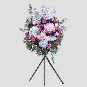 财源滚滚来繁花似锦花篮（5个双拼绣球花+同色系玫瑰+其他配花配草）